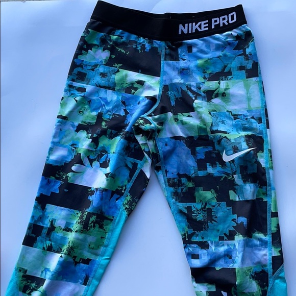 ✔️KIDS NIKE PRO LEGGINGS - Picture 3 of 5